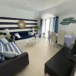 Blue With Terrace דירה