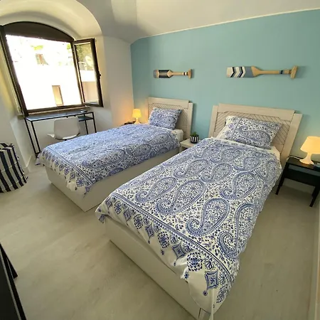 Old Town & Beach Terrace House