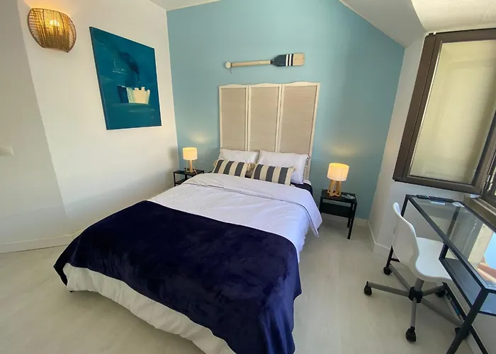 Blue With Terrace شقة *